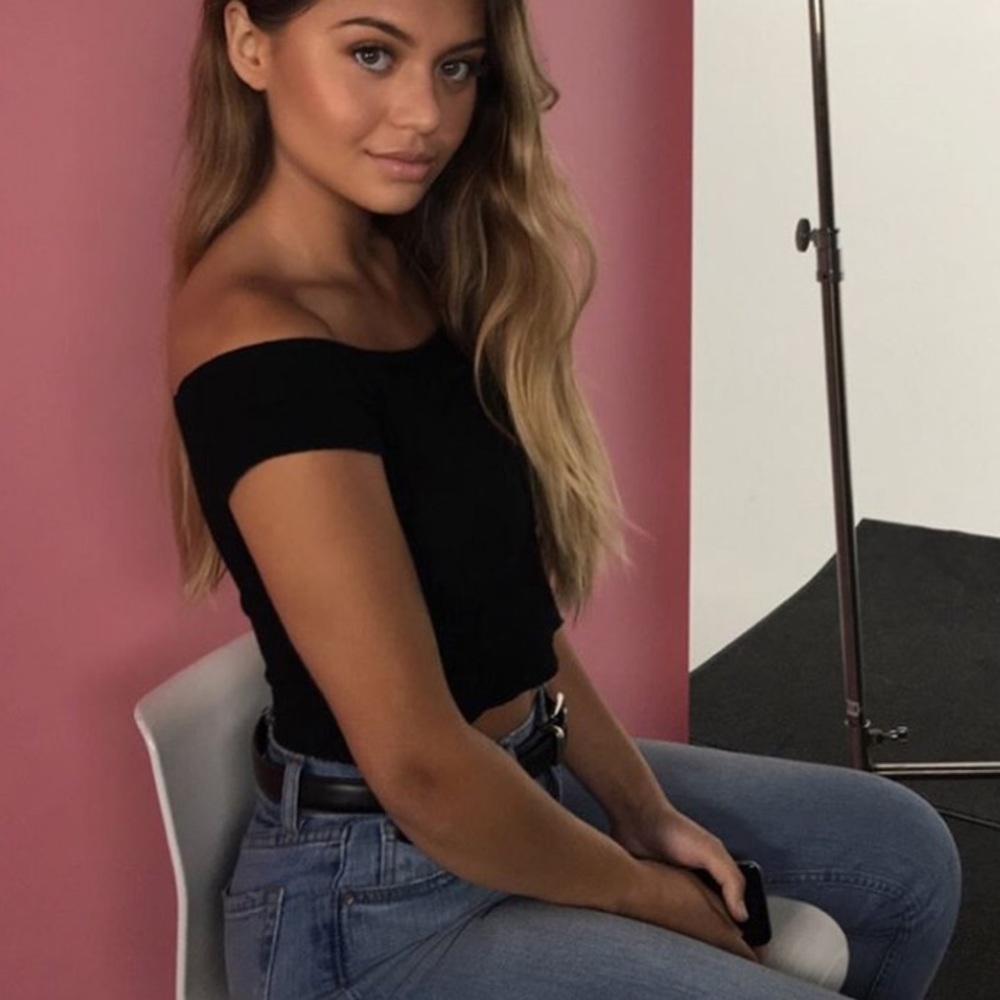 'Dylan' Off Shoulder Crop Top - Black - Picture 5 of 8